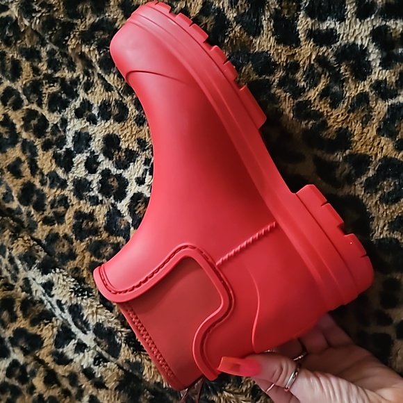 ✨️UGG RED RAIN BOOTS NEW WATERPROOF WOMEN'S SIZE 6✨️ - Picture 11 of 14